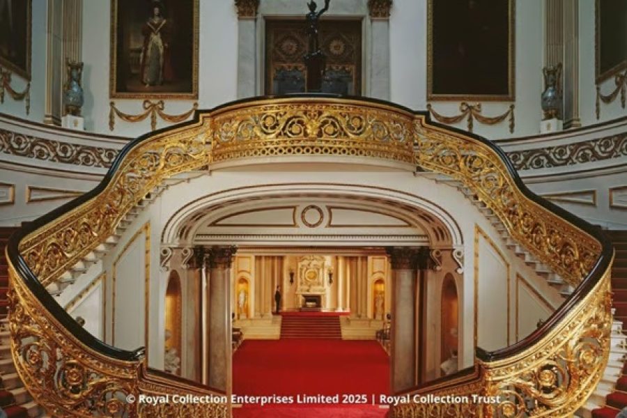 Buckingham Palace Entry Ticket & Royal Walking Tour